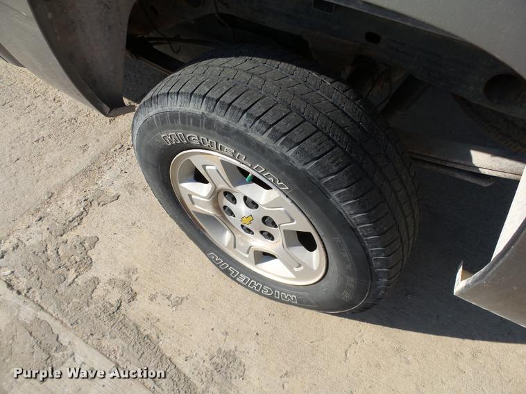 image for item DB4563 2008 Chevrolet Silverado 1500 LT Crew Cab pickup truck