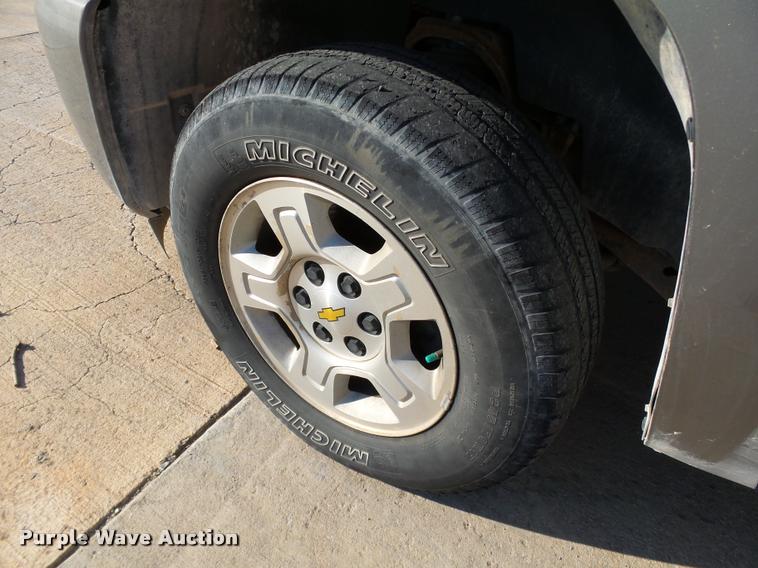 image for item DB4563 2008 Chevrolet Silverado 1500 LT Crew Cab pickup truck