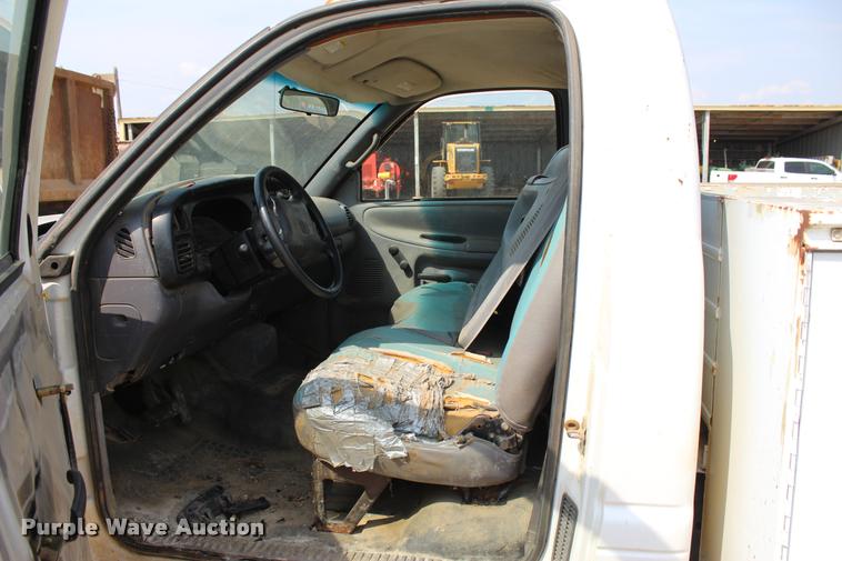 image for item J4349 1999 Dodge Ram 3500 utility truck