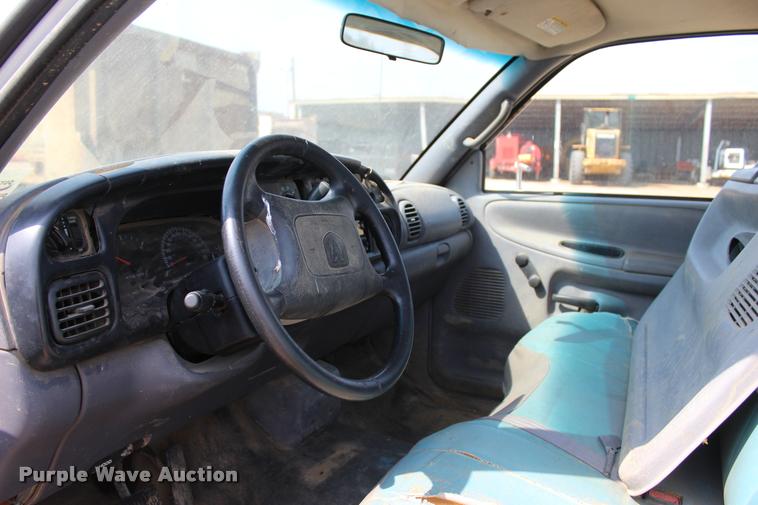 image for item J4349 1999 Dodge Ram 3500 utility truck