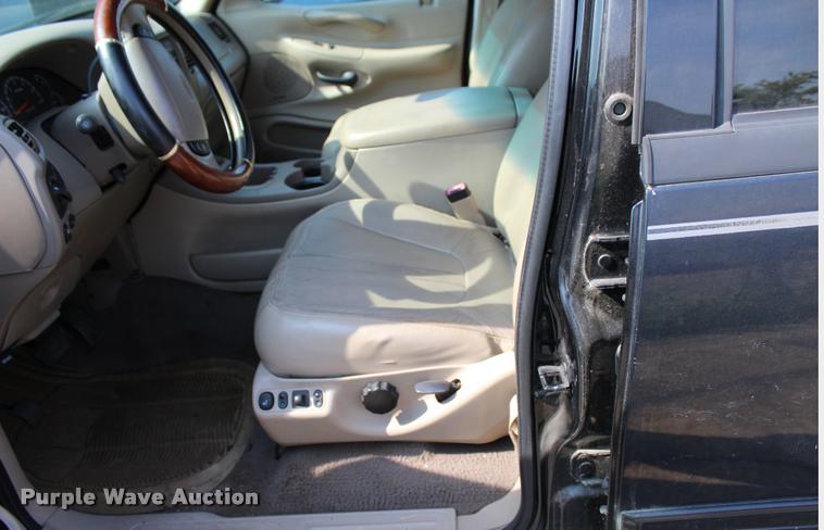 image for item J4353 2000 Ford Expedition Eddie Bauer SUV