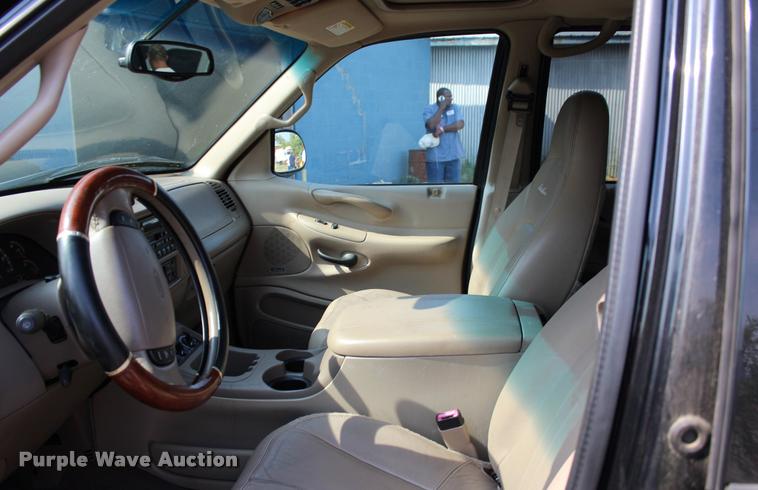 image for item J4353 2000 Ford Expedition Eddie Bauer SUV