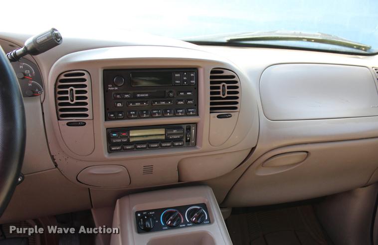 image for item J4353 2000 Ford Expedition Eddie Bauer SUV