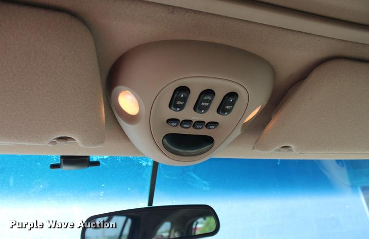 image for item J4353 2000 Ford Expedition Eddie Bauer SUV