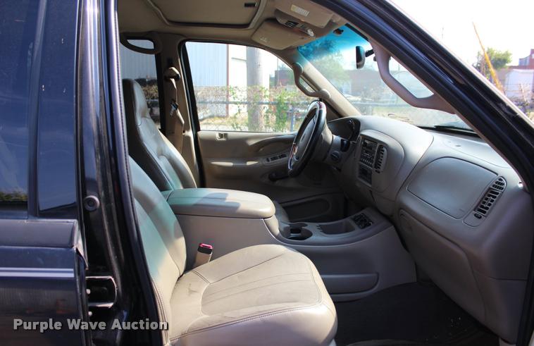 image for item J4353 2000 Ford Expedition Eddie Bauer SUV