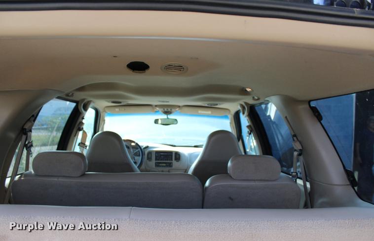 image for item J4353 2000 Ford Expedition Eddie Bauer SUV