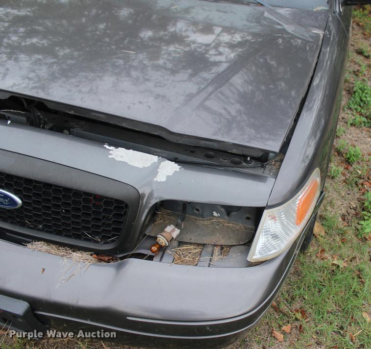 image for item J4358 2007 Ford Crown Victoria Police Interceptor