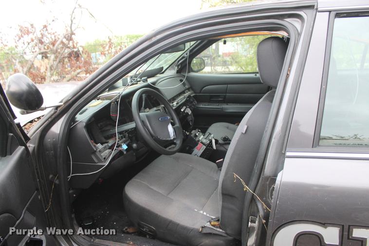 image for item J4358 2007 Ford Crown Victoria Police Interceptor