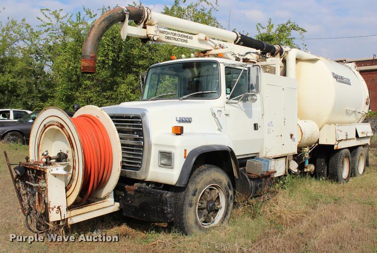 image for item J4361 1991 Ford LNT8000 vacuum truck