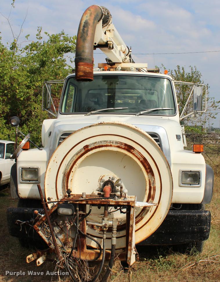 image for item J4361 1991 Ford LNT8000 vacuum truck