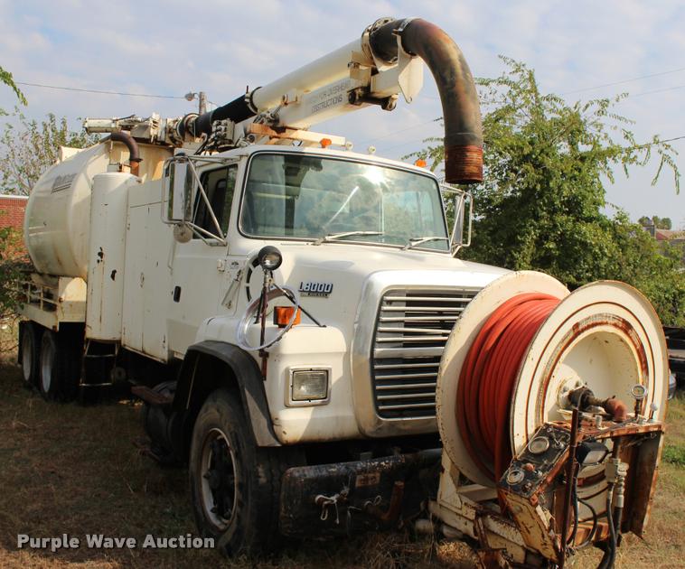 image for item J4361 1991 Ford LNT8000 vacuum truck