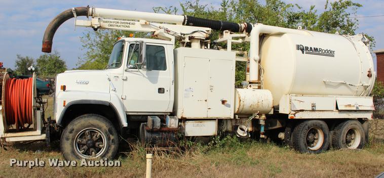 image for item J4361 1991 Ford LNT8000 vacuum truck