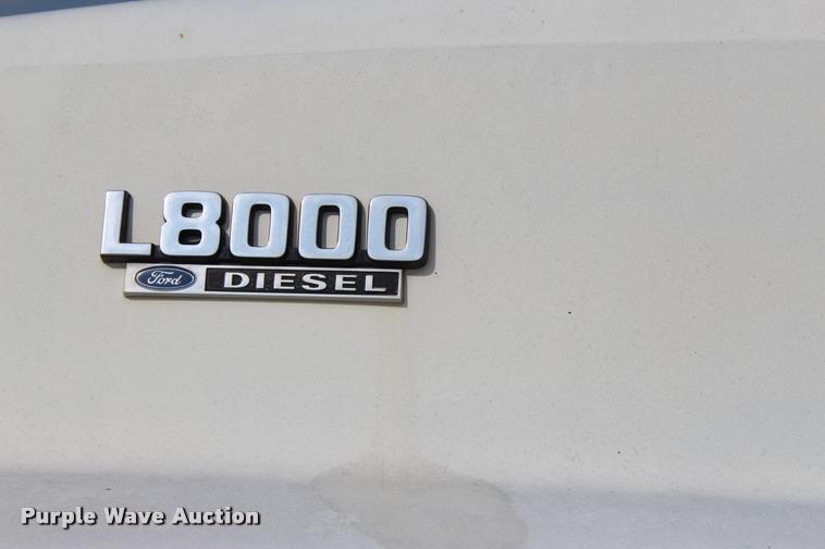 image for item J4361 1991 Ford LNT8000 vacuum truck