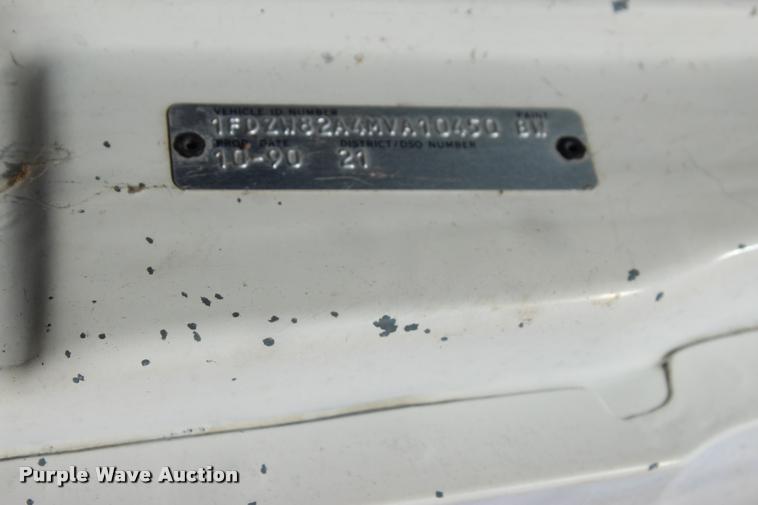 image for item J4361 1991 Ford LNT8000 vacuum truck