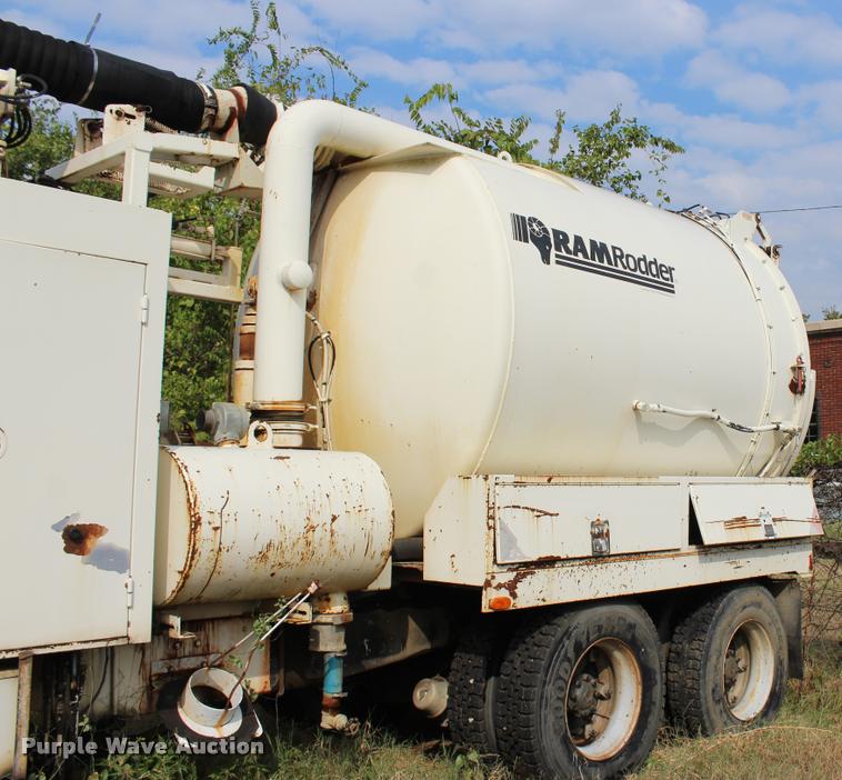 image for item J4361 1991 Ford LNT8000 vacuum truck