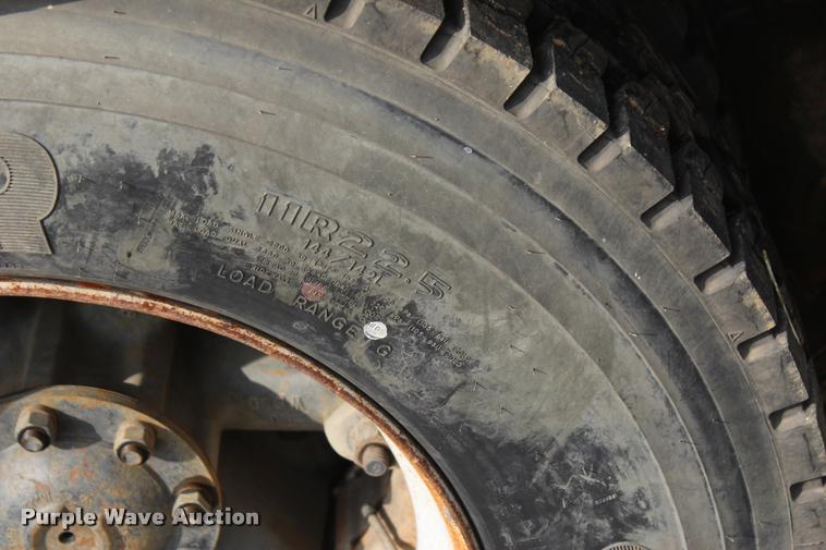 image for item J4361 1991 Ford LNT8000 vacuum truck