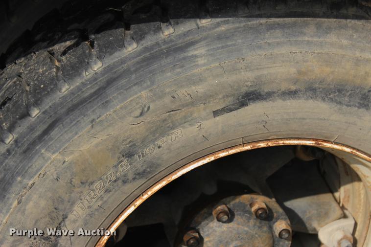 image for item J4361 1991 Ford LNT8000 vacuum truck