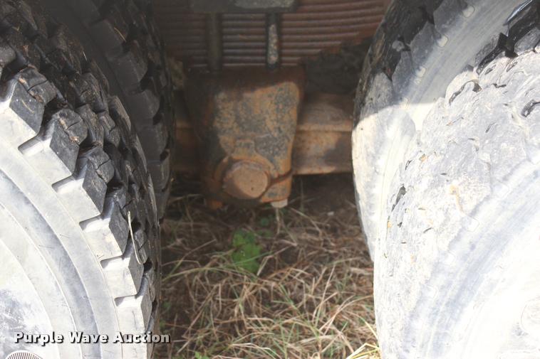 image for item J4361 1991 Ford LNT8000 vacuum truck