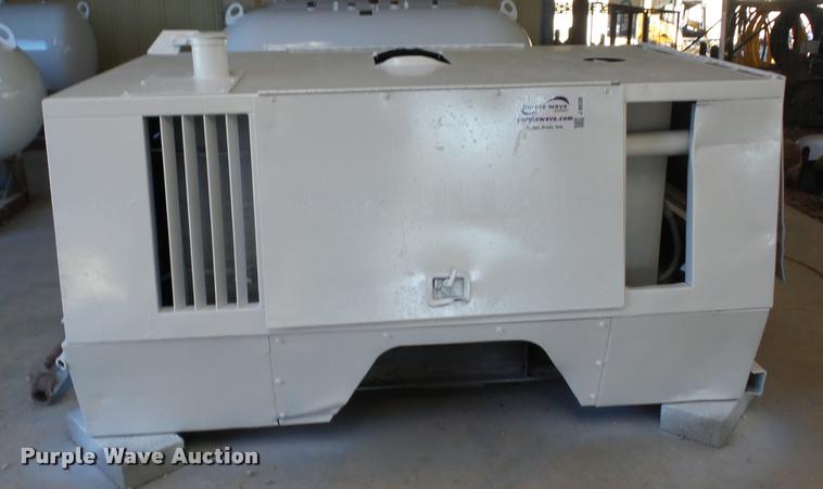 image for item J8698 Sullair 185Q air compressor