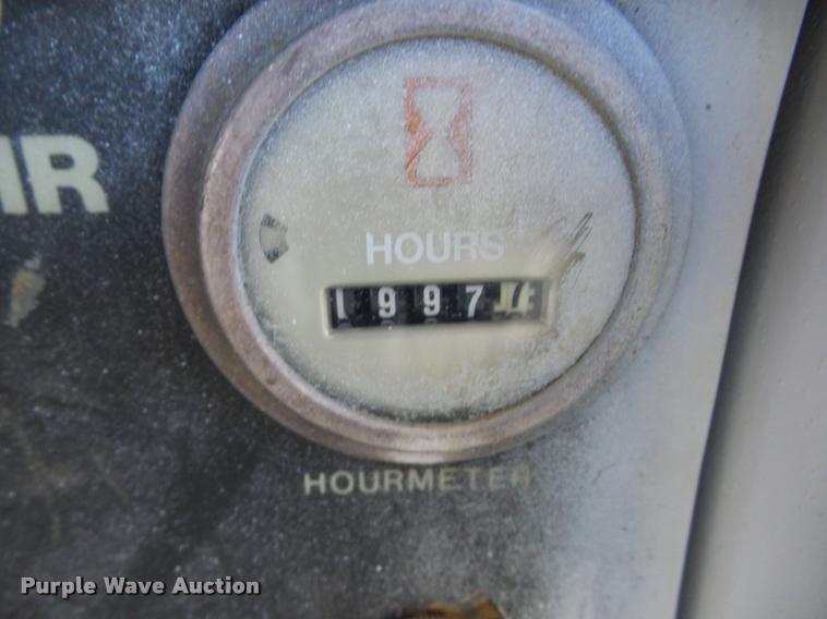 image for item J8698 Sullair 185Q air compressor