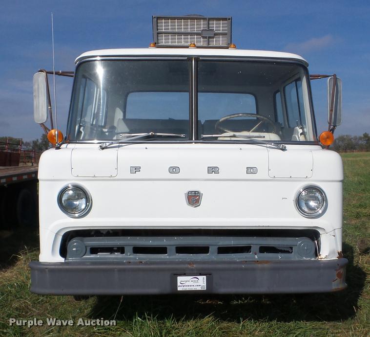 image for item J8709 1966 Ford C600 truck cab and chassis