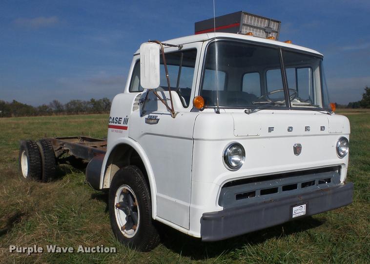 image for item J8709 1966 Ford C600 truck cab and chassis