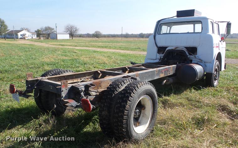 image for item J8709 1966 Ford C600 truck cab and chassis