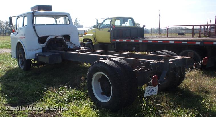 image for item J8709 1966 Ford C600 truck cab and chassis