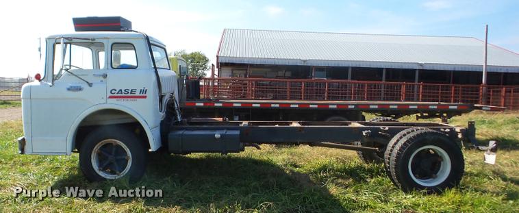 image for item J8709 1966 Ford C600 truck cab and chassis