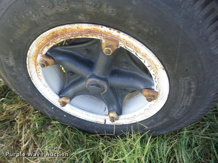 image for item J8709 1966 Ford C600 truck cab and chassis