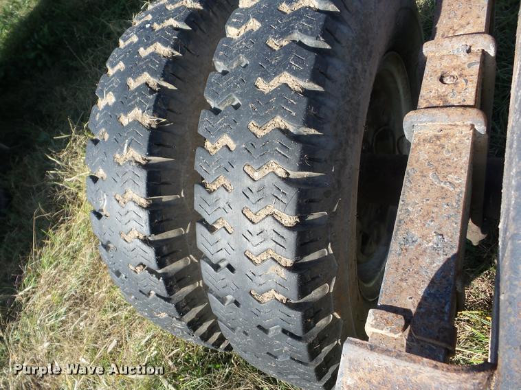 image for item J8709 1966 Ford C600 truck cab and chassis