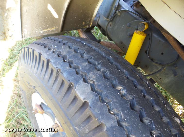 image for item J8709 1966 Ford C600 truck cab and chassis