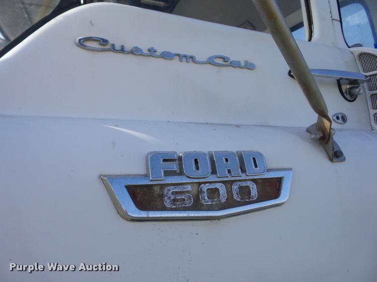 image for item J8709 1966 Ford C600 truck cab and chassis