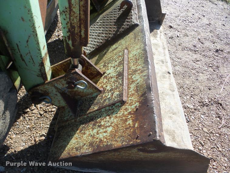 image for item J8710 Mustang 1000 skid steer