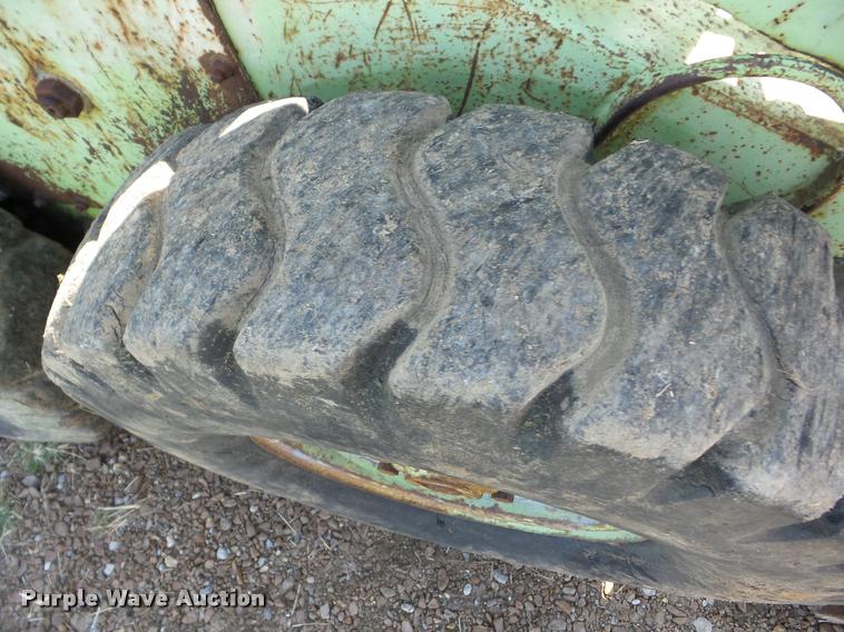 image for item J8710 Mustang 1000 skid steer