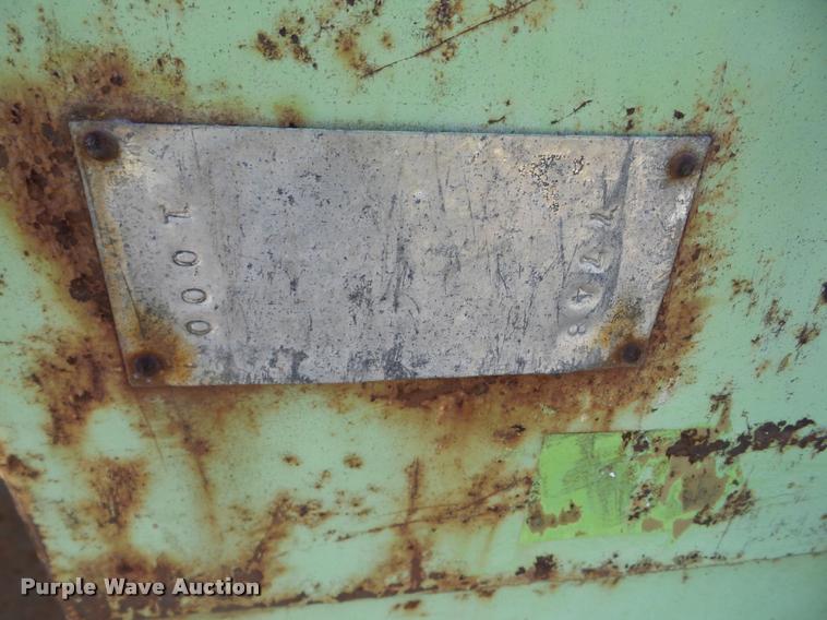 image for item J8710 Mustang 1000 skid steer