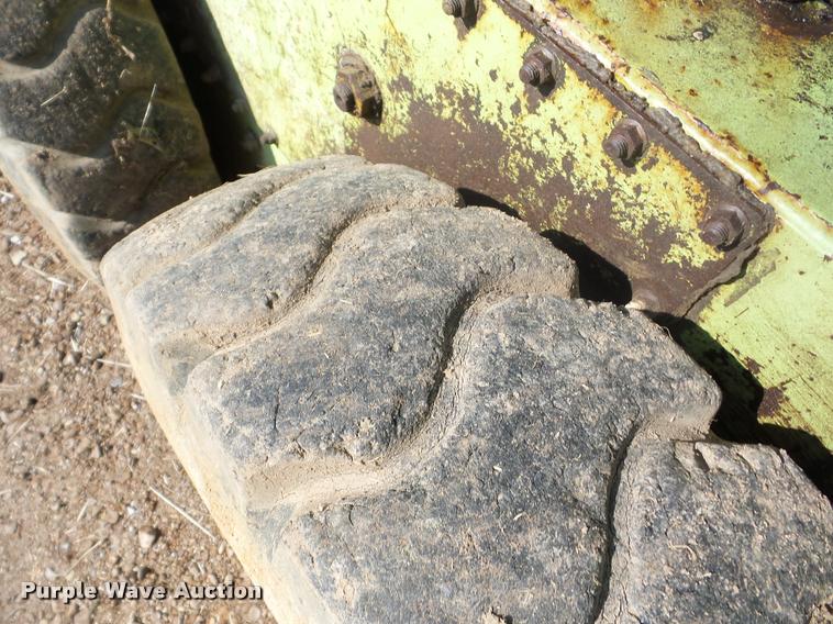 image for item J8710 Mustang 1000 skid steer