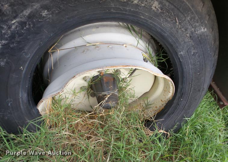 image for item J8722 Adams fertilizer tender