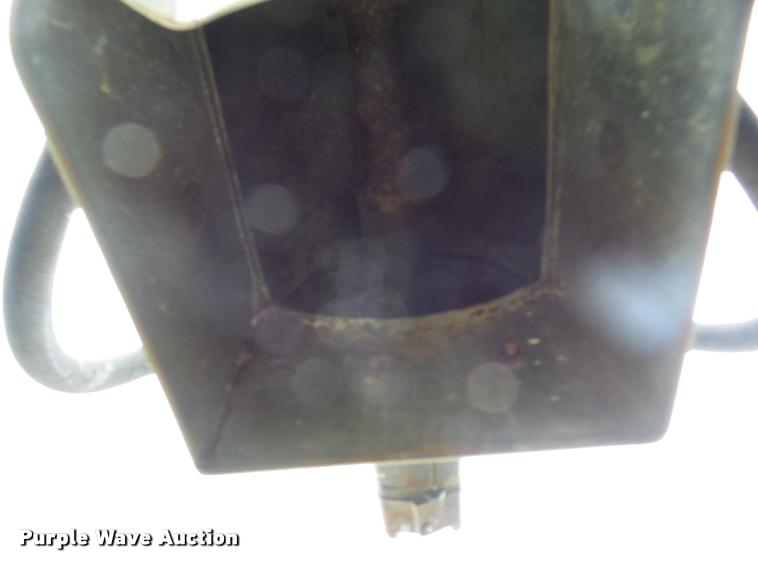 image for item J8722 Adams fertilizer tender