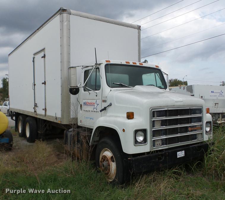 image for item J8723 1989 International S2300 box truck