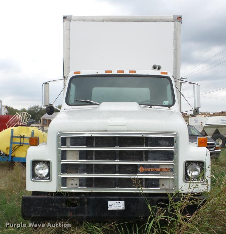image for item J8723 1989 International S2300 box truck