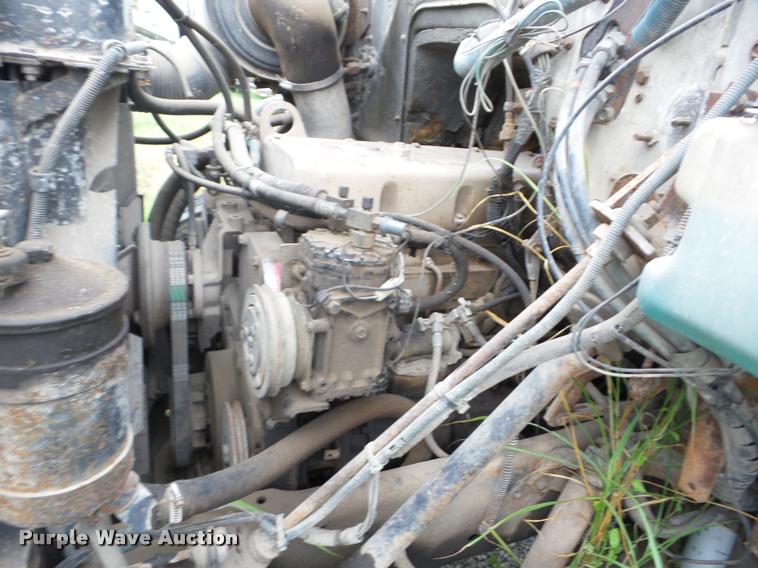 image for item J8723 1989 International S2300 box truck