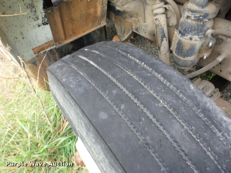 image for item J8723 1989 International S2300 box truck