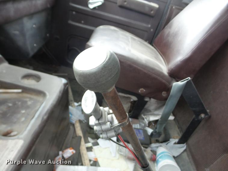 image for item J8723 1989 International S2300 box truck