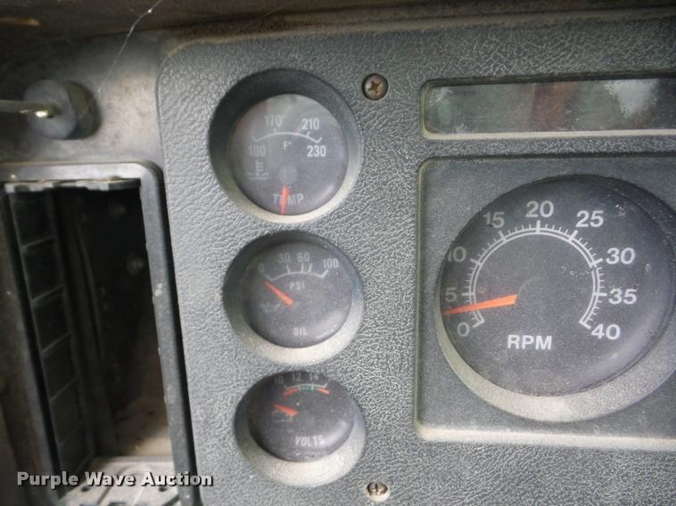 image for item J8723 1989 International S2300 box truck