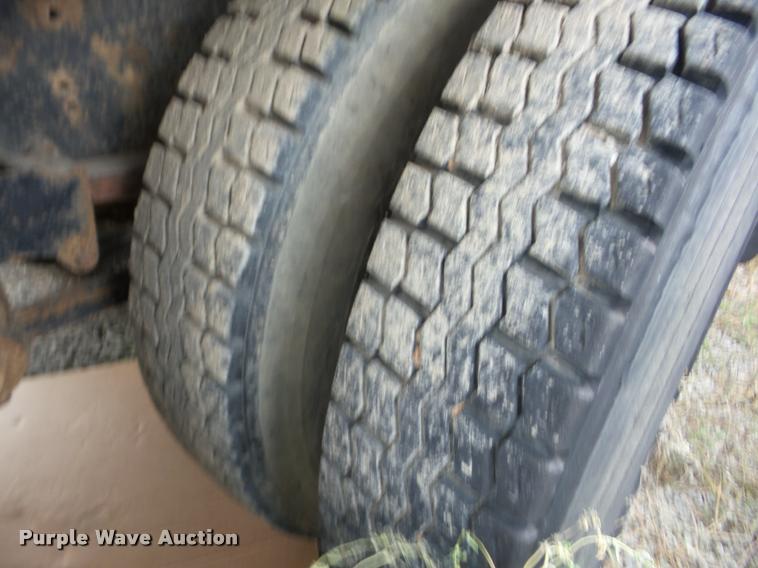 image for item J8723 1989 International S2300 box truck