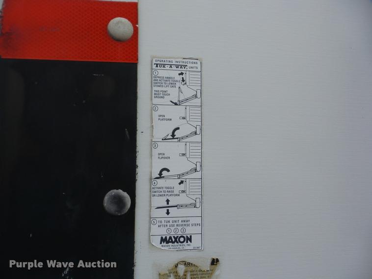 image for item J8723 1989 International S2300 box truck