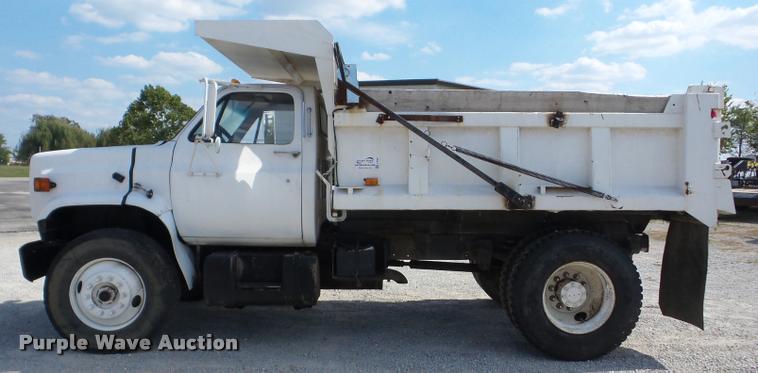 image for item J8728 1988 GMC TopKick C70 dump truck