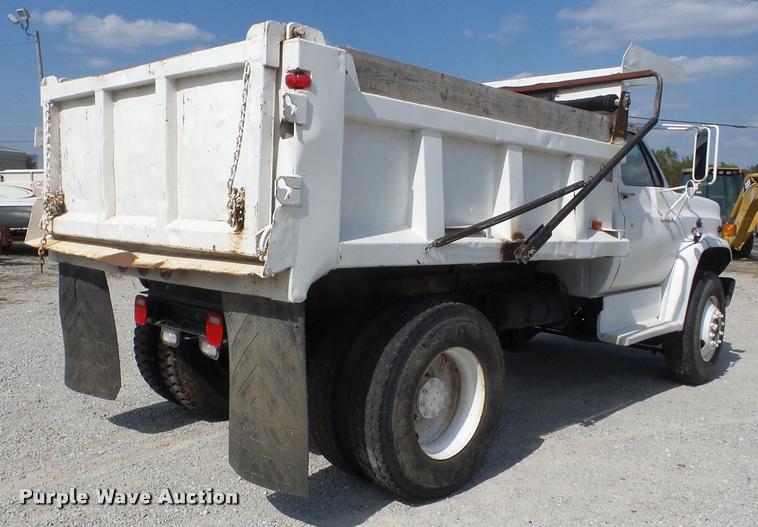 image for item J8728 1988 GMC TopKick C70 dump truck
