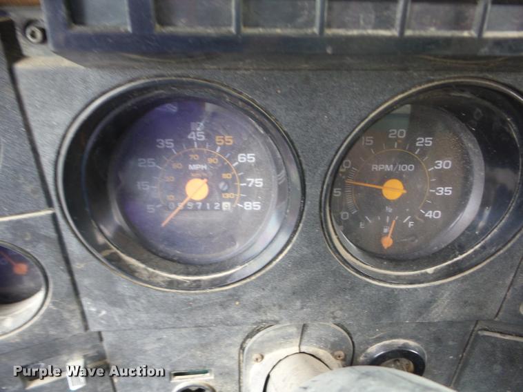 image for item J8728 1988 GMC TopKick C70 dump truck